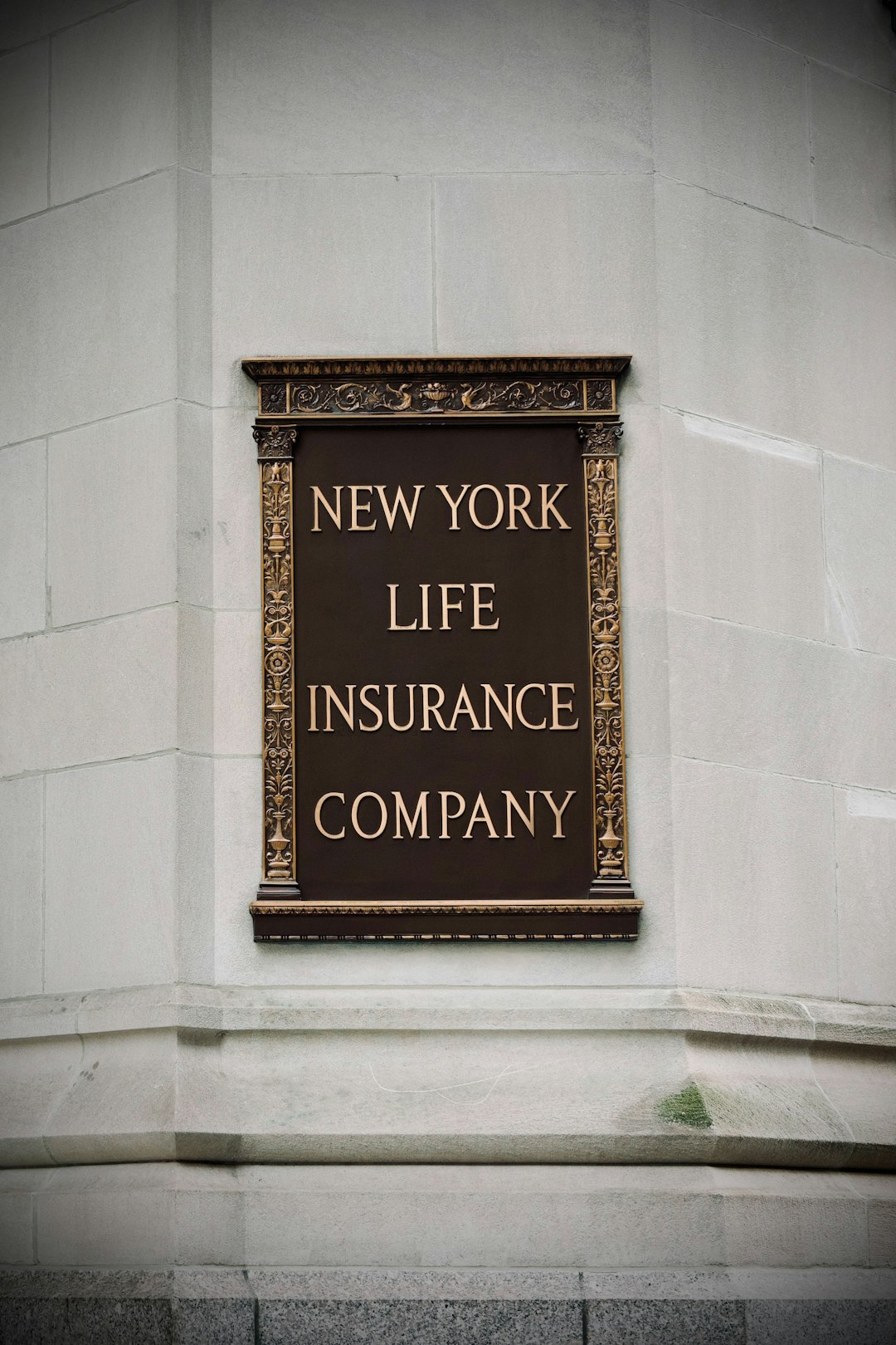 About new-york-life-insurance-company-sign-on-building-y21fkf-wx9g